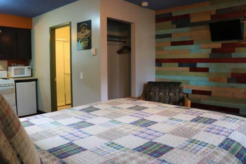 Hotel Lone Fir Resort