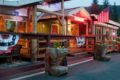 Hotel Lone Fir Resort