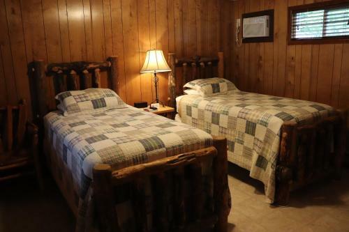 Hotel Lone Fir Resort