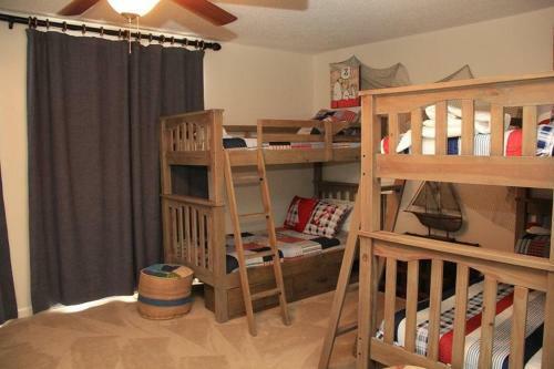 Apartamento Windward Pointe 605