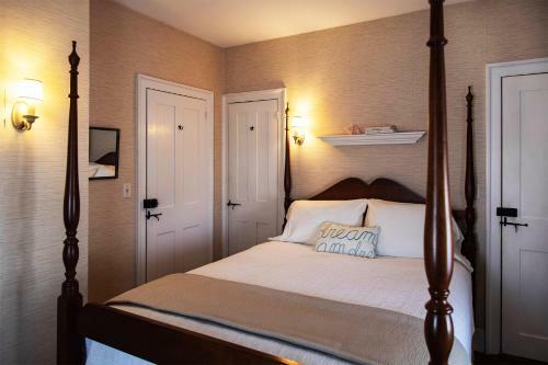 Centennial House Bed And Breakfast