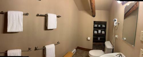 Historic Tamarack Lodge And Cabins