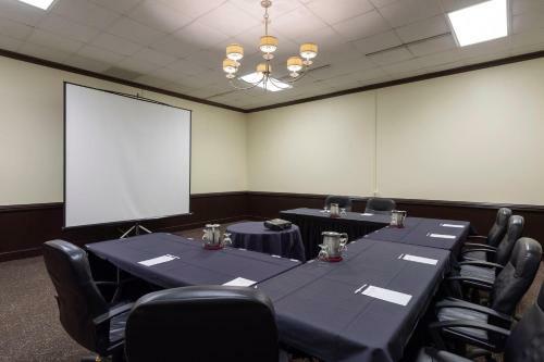 Hotel Rit Inn & Conference Center