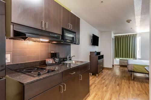 Hotel Studio 6 San Marcos