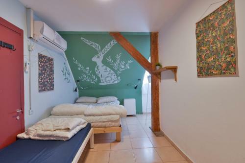 Roger�s Hostel Tel Aviv (age 18-45)