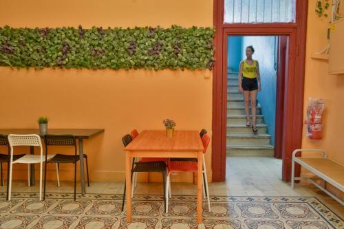 Roger�s Hostel Tel Aviv (age 18-45)