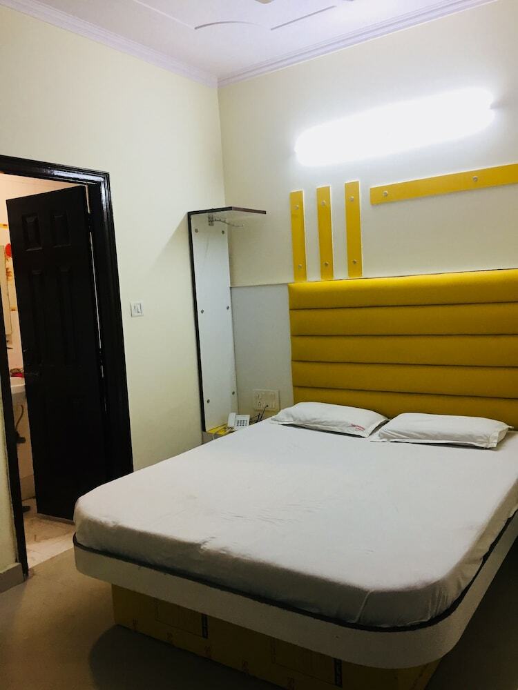 Hotel Tushar Continental