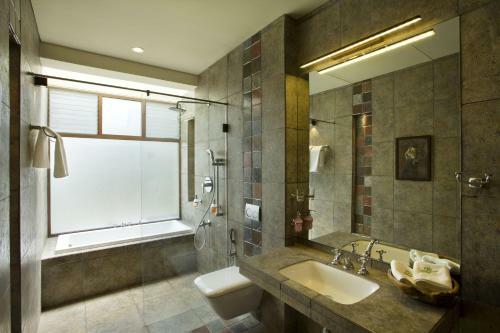 Waterwoods Lodge Kabini