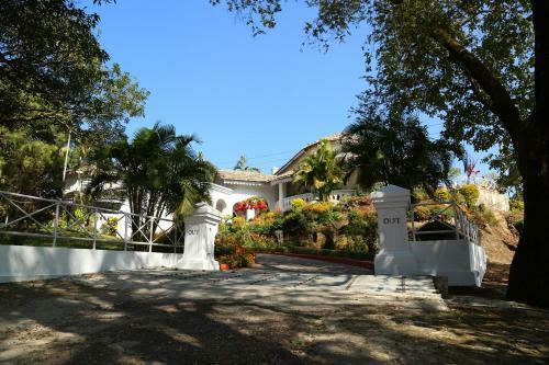 Hotel Mpt Rock End Manor, Pachmarhi