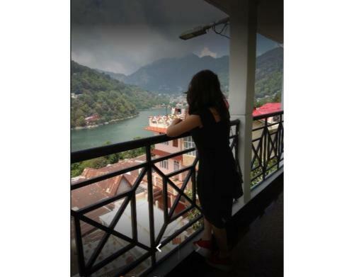 Hotel Deluxe Lake Facing Stay In Nainital