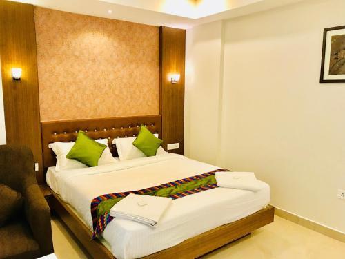 Hotel Regalia Inn &suites