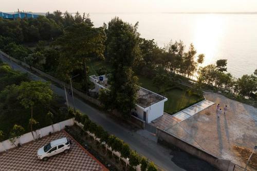 Rajhans Hotel & Resort