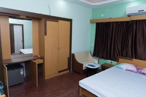 Rajhans Hotel & Resort