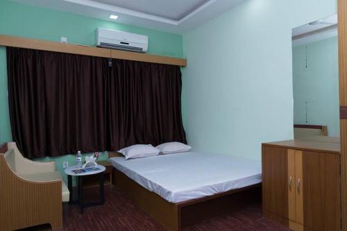 Rajhans Hotel & Resort
