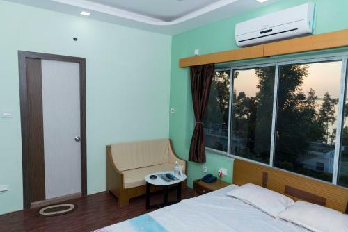 Rajhans Hotel & Resort