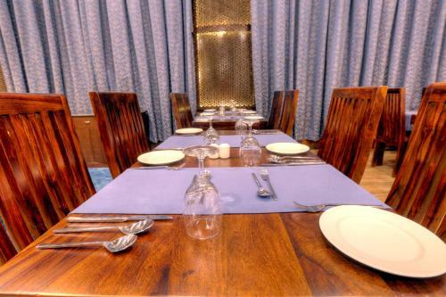 Hotel The Chinar Resort And Spa