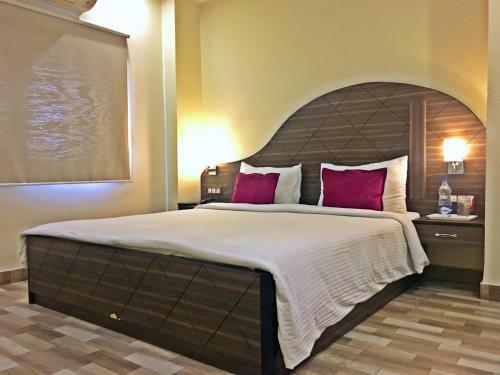 Hotel Genx Plaza Mughal Sarai