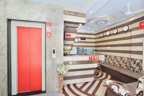 Oyo 12153 Hotel B S International