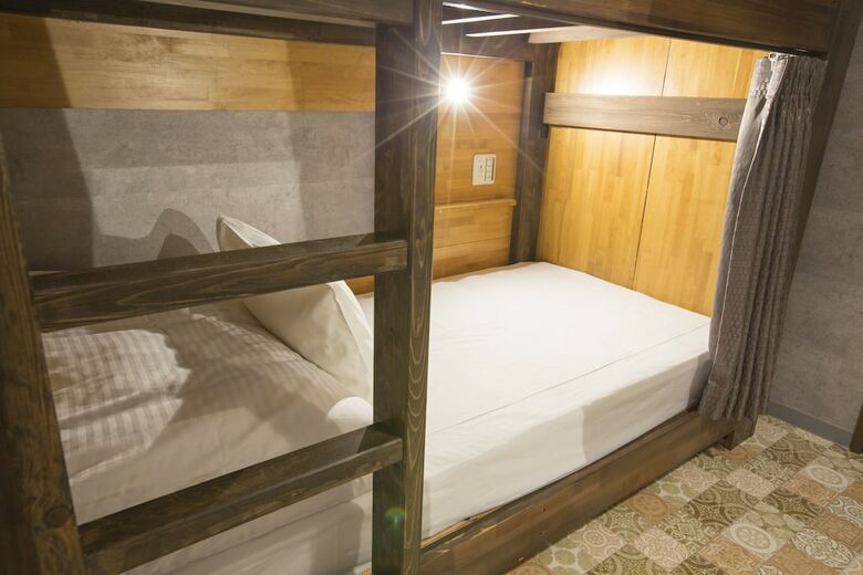 Hostal E-hostel Shinsaibashi