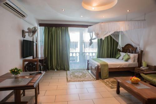 Modern Beach Front Studio Apartment - B44
