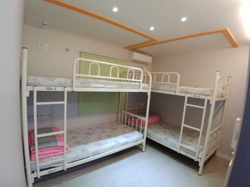 Hostal Bomgoro Guesthouse