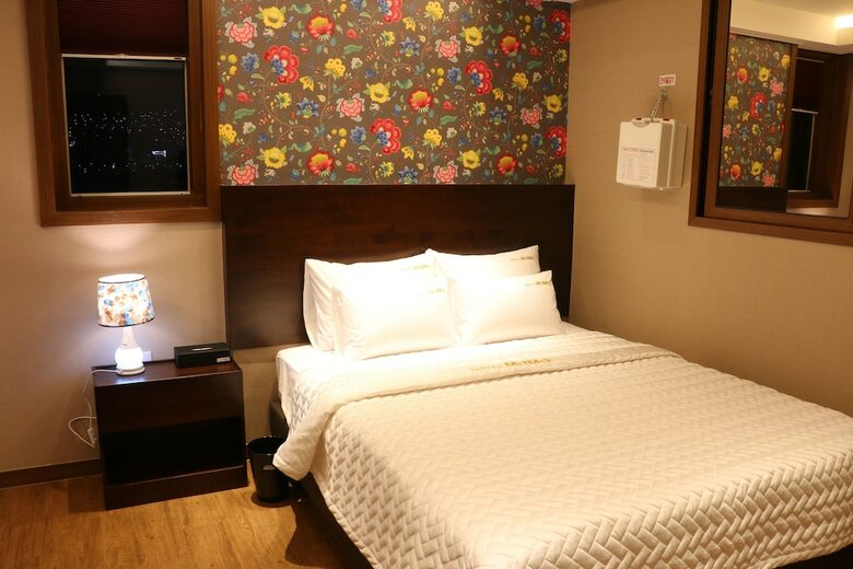 Motel Hotel Momo