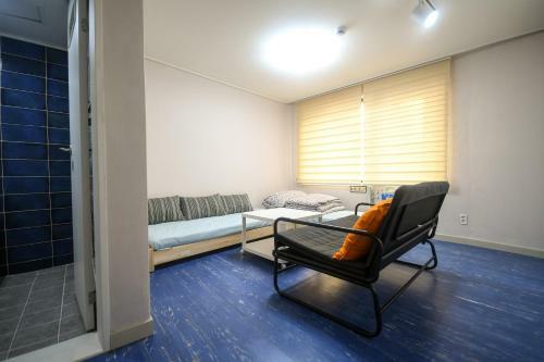 Hostal Bluehum Guest House