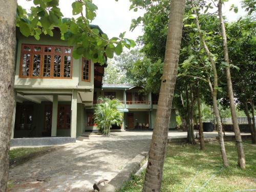 Hotel Tikiri Villa