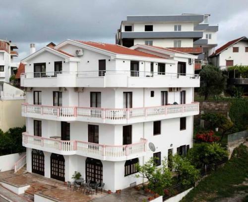 Fimi Apartments