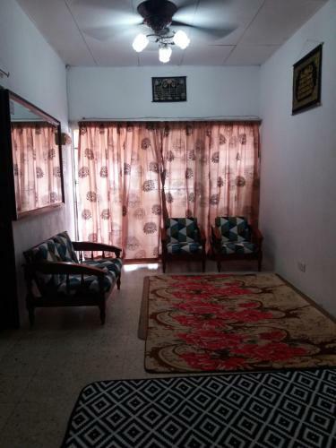 Firzan Homestay Bukit Mahkota