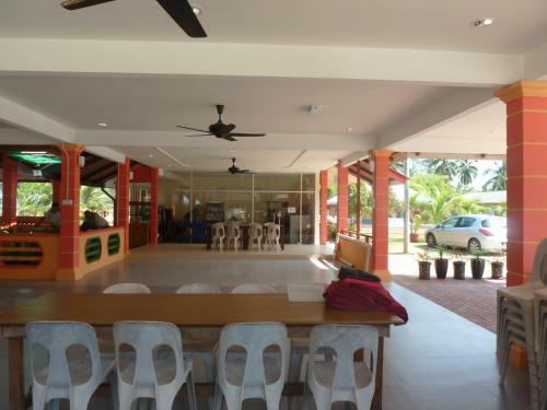 Hostal Cempaka Beach Resort