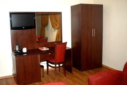 Hotel Grand Inn & Suites