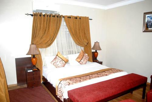 Hotel Grand Inn & Suites