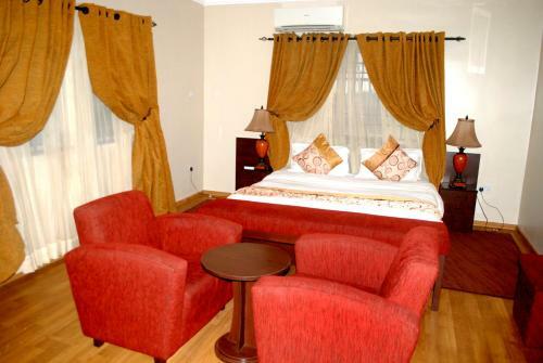 Hotel Grand Inn & Suites