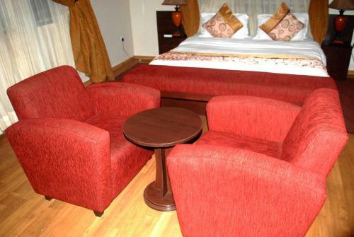 Hotel Grand Inn & Suites