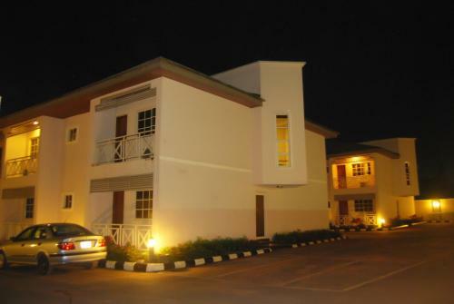 Hotel Grand Inn & Suites