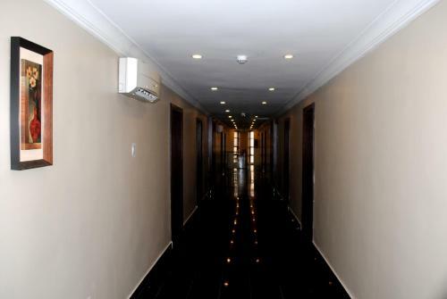 Hotel Grand Inn & Suites