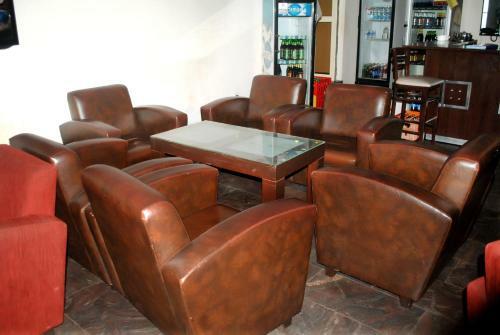 Hotel Grand Inn & Suites