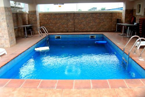 Hotel Grand Inn & Suites