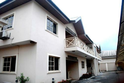 Hotel Grand Inn & Suites