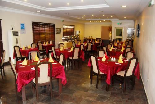 Hotel Grand Inn & Suites