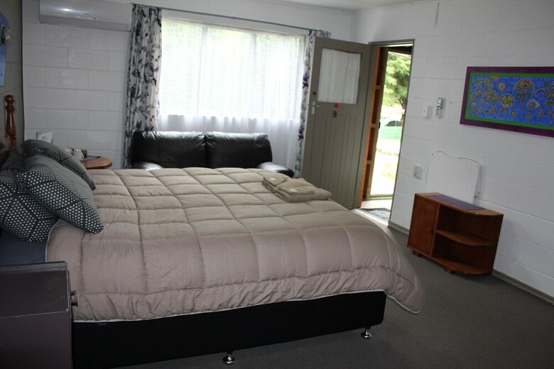 Riverside Haven Lodge & Holiday Park
