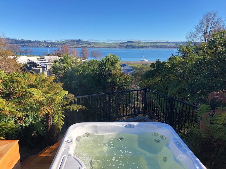 Bayview Lake Taupo