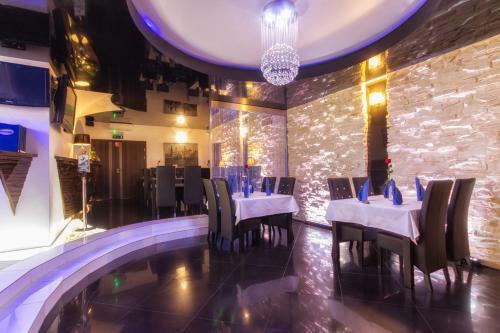Riverside Hotel