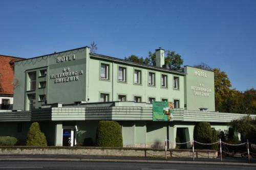 Hotel ?nie?nik (dawniej Marhaba)