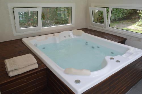 Hotel Valeria House Rental Suites