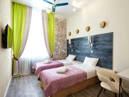 Mama Leone Hotel