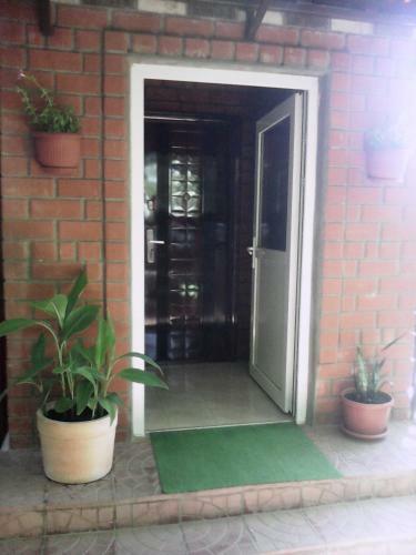Hostal Gogolya Guest House