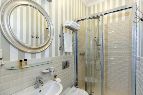 Vincent Hotel