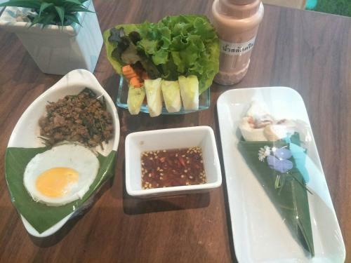 Hotel The White Garden Premier Saraburi